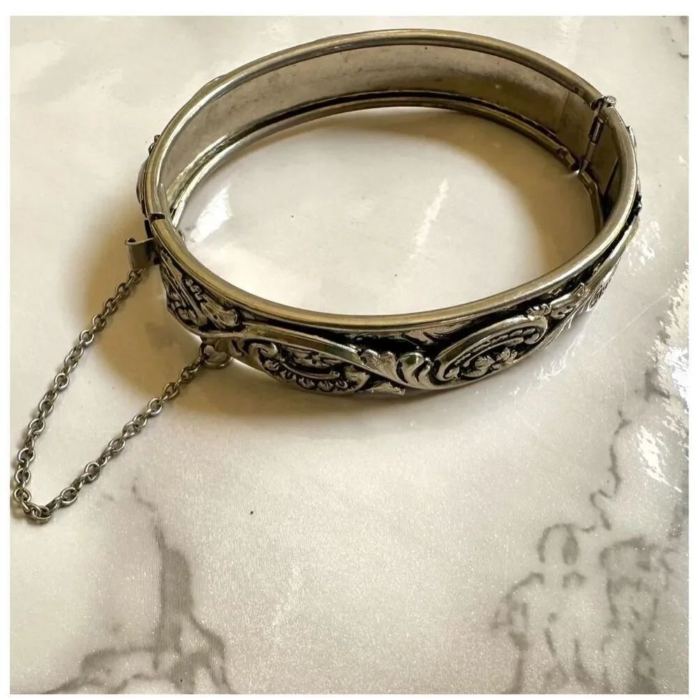 Silver tone vintage clamper bracelet - Picture 7 of 9
